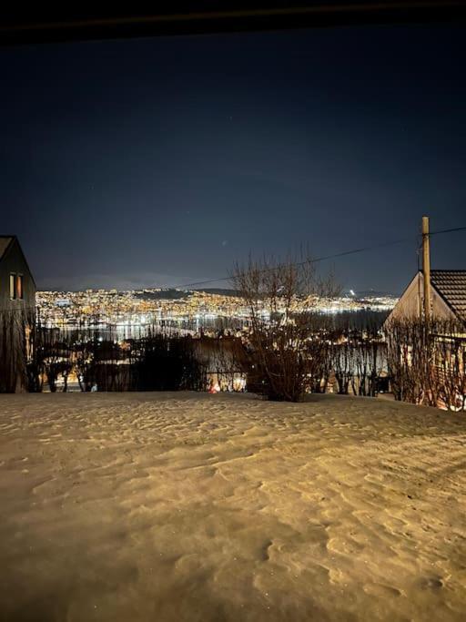 Aurora Apartment Very Close To Cable Car And Sherpatrappa Tromsø Kültér fotó