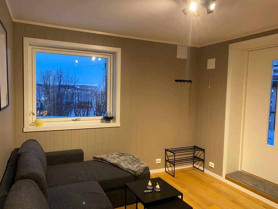 Aurora Apartment Very Close To Cable Car And Sherpatrappa Tromsø Kültér fotó