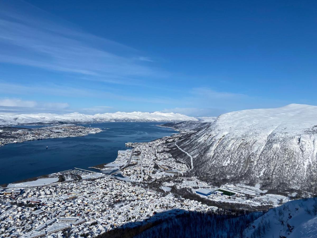Aurora Apartment Very Close To Cable Car And Sherpatrappa Tromsø Kültér fotó