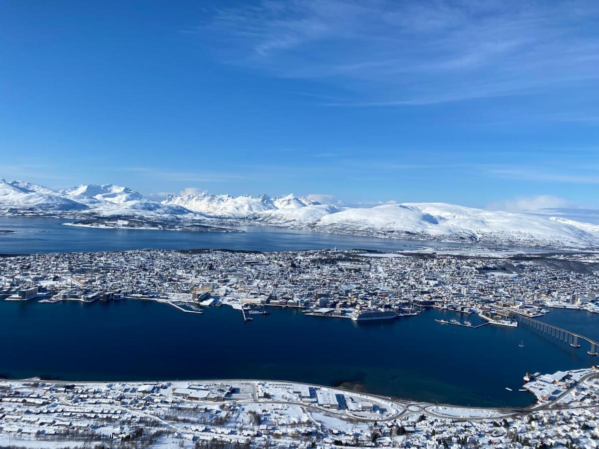 Aurora Apartment Very Close To Cable Car And Sherpatrappa Tromsø Kültér fotó