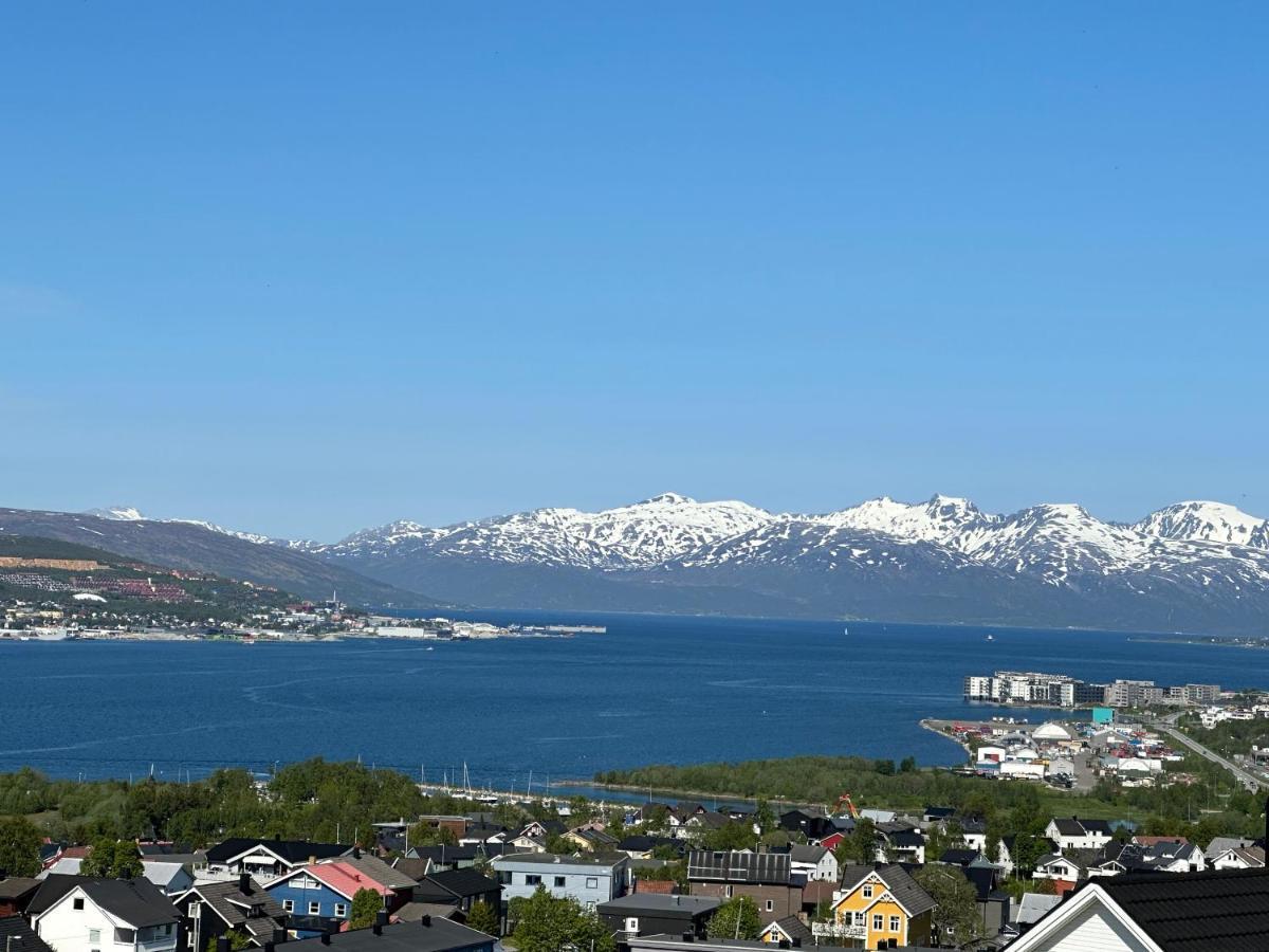 Aurora Apartment Very Close To Cable Car And Sherpatrappa Tromsø Kültér fotó